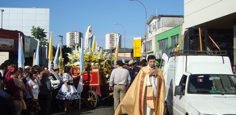 Fervorosa procesión y masiva participación de fieles en apertura de Puerta Santa